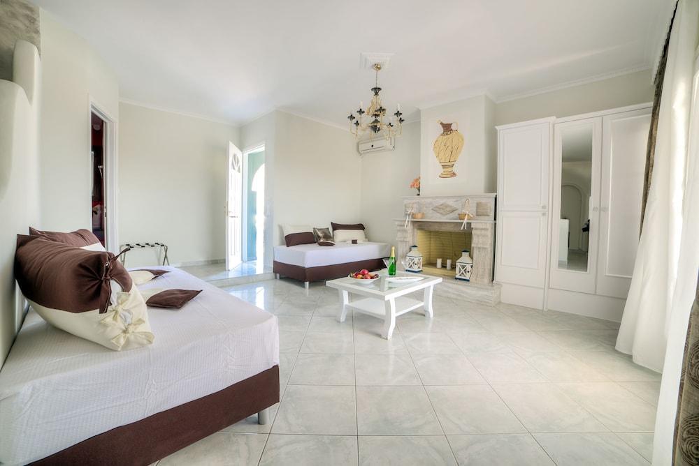 Pantheon Hotel Agios Georgios  Kültér fotó